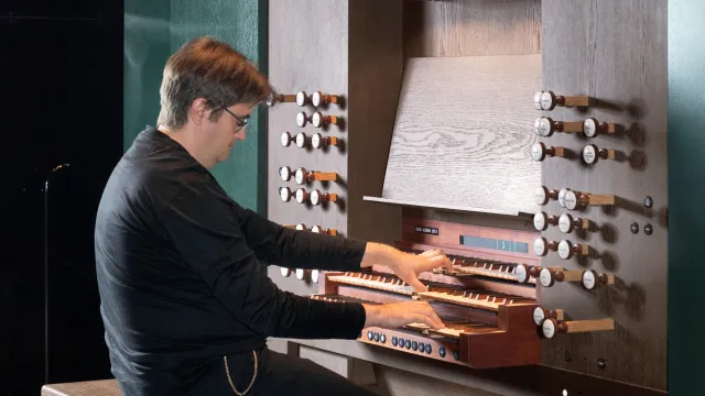 Tobias Willi (Foto: Regula Bearth, ZHdK) Tobias Willi — Organist Tobias Willi (Foto: Regula Bearth, ZHdK)