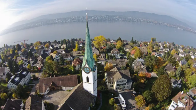 Kirche Zollikon (Foto: Viktor Klemm) Kirche Zollikon (Foto: Viktor Klemm)